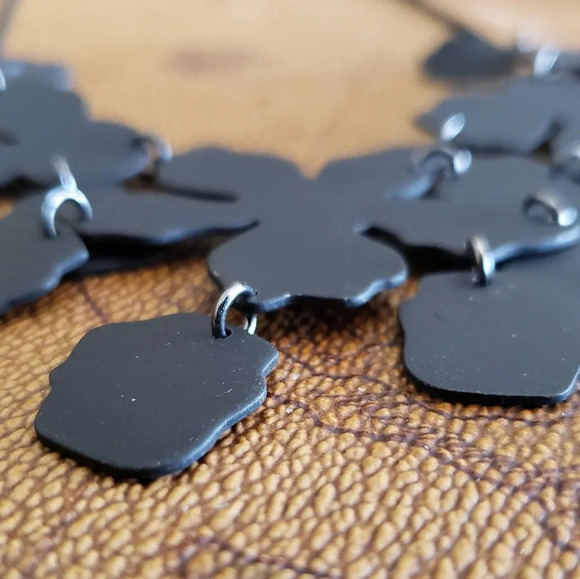 *NECKLACE black on  black flower 16" to 18"* - Picture 4 of 8